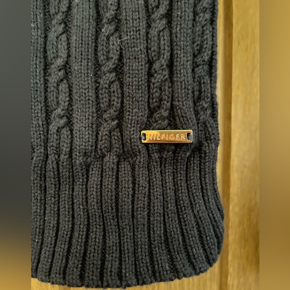 Tommy Hilfiger women’s medium color block sweater. - Picture 4 of 4